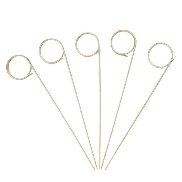 Dekoratif Yuvarlak Bambu Kürdan 9 cm - 9 cm uzunluğunda bambu malzemeden üretilmiş uç kısmı dekoratif yuvarlak halka dekoratif kürdan.
Her türlü kokteyl, davet ve organizasyonlarda sunumlarınıza dekoratif şıklık katar.
Kanepe, mini burger, somon gibi atıştırmalık aperatiflerin dekoratif sunumu için uygundur.
Doğa dostu bir üründür.