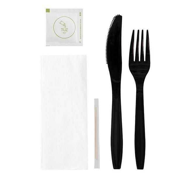 5'li Ultra Lüks Çatal-Bıçak Yemek Seti Siyah - Ultra lüks tek kullanımlık plastik çatal (ort. 6,3 gr), ultra lüks tek kullanımlık plastik bıçak (ort 6,3 gr), tek kat 30x30 cm peçete, tuz ve jelatlinli kürdandan oluşan, jelatin ambalajlı 5 parça paket servis yemek setidir.
Restaurant, kafeterya gibi işletmelerin paket servislerinde kullanımı için idealdir.
Standart yemek setlerinden farklılaşmak isteyen restaurant ve cafeler için uygun ve yenilikçi bir çözümdür.