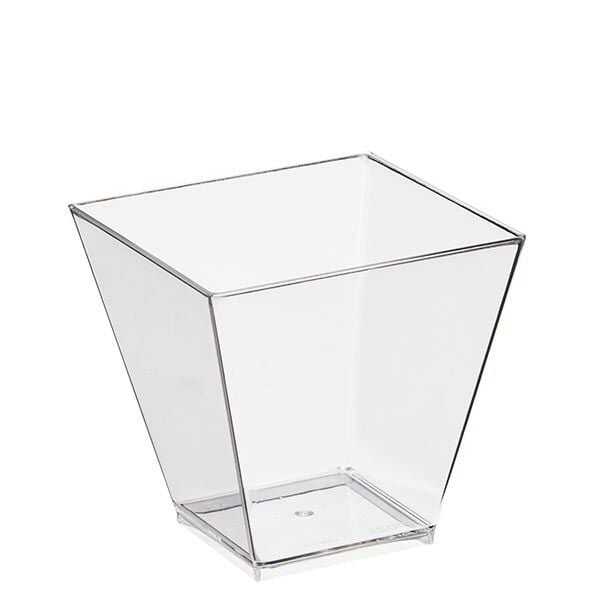 Plastik Prizma Kap 120cc - 9.5 gr - Plastik Prizma Kap 6 x 6 x 6 cm ebatlarında, 120 cc hacminde, ortalama 9.5 gr ağırlığında, kare tabanlı ve mika/sert plastik şeffaf kasedir.

Kapak ürüne dahil değildir. Kapaklı kase görselleri sadece uyumluluğu göstermek amacıyla kullanılmıştır.

Uyumlu kapak: Kapak sipariş vermek için Prizma Kase PET Kapak 120 cc veya Prizma Sert Kapak 120 cc.

Mini kübik kase, aperatif yiyeceklerin sunumunda, parti ve kokteyllerde kullanabileceğiniz şık bir çözümdür.

Magnolia gibi tatlı, salata veya zeytinyağlı sunumları için idealdir.